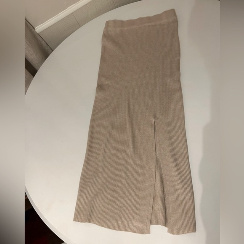 Olive+Oak midi / pencil / bodycon skirt with slit in front - size small xsmall